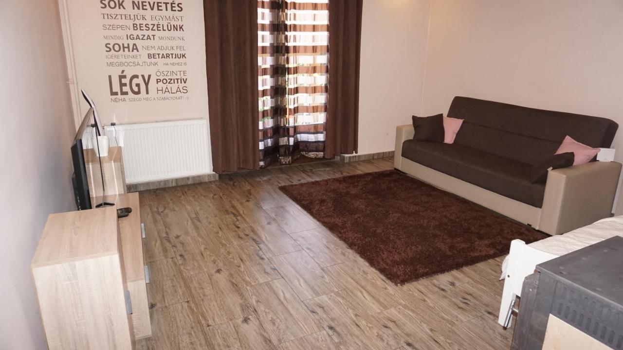 Edes Otthon Apartman Gyula Eksteriør bilde